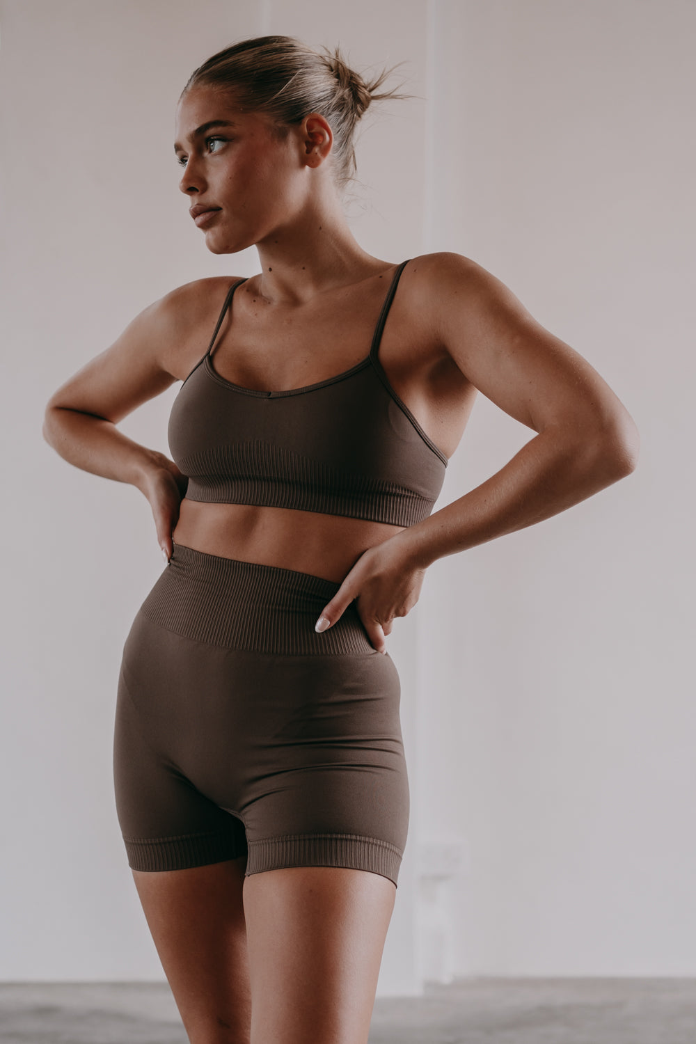 crop top in brown