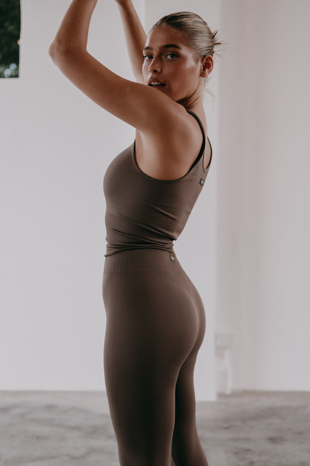 leggings in brown